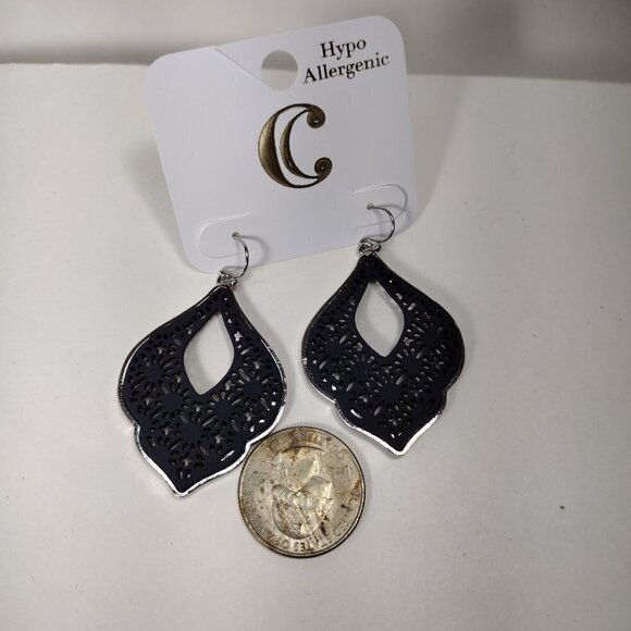 Silver tone Dark Blue Filigree Teardrop Earrings - Picture 5 of 6